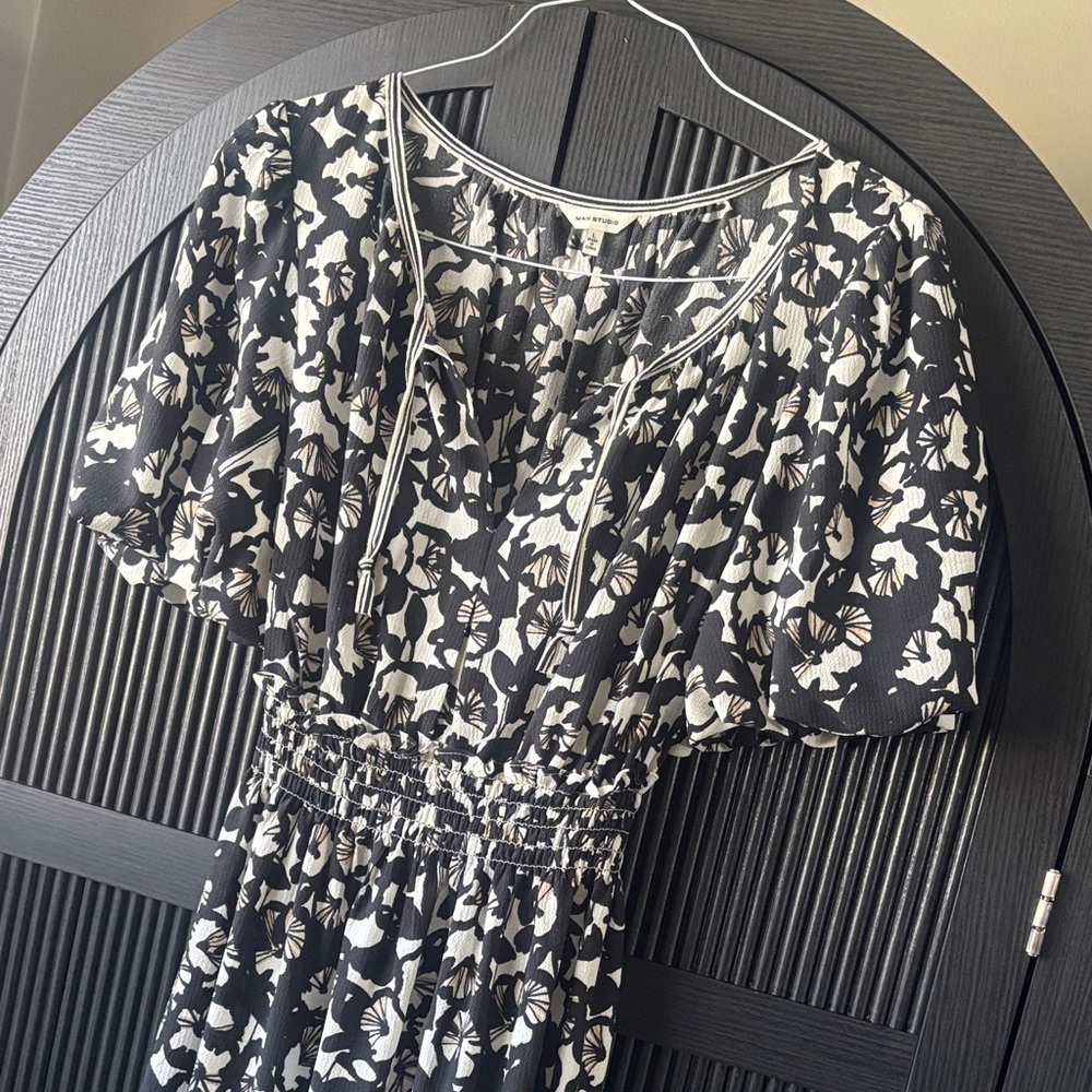 Max Studio Black & White puff sleeve dress